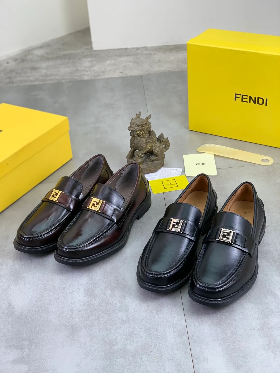 ​Men's shoes 💰P480💰[New model] Water dyed cowhide 🆘 The latest FENDI (Fendi) new casual leather shoes 🕶️🕶️Simple routing effect, showing an elegant and cool driving shoe 🎬Made of Italian 🇮🇹 imported calfskin + first-layer water-dyed cowhide lining🐂Excellent material🎬Detailed workmanship 🤗Comfortable foot feel➰➰. ​Pair it with any outfit to show your taste and temperament, low-key luxury ♻️Design ​simple and elegant ​noble and fashionable 🍃​Very loved and favored by trendy men 💓❤️Size: 38-44 2⃣️colors available